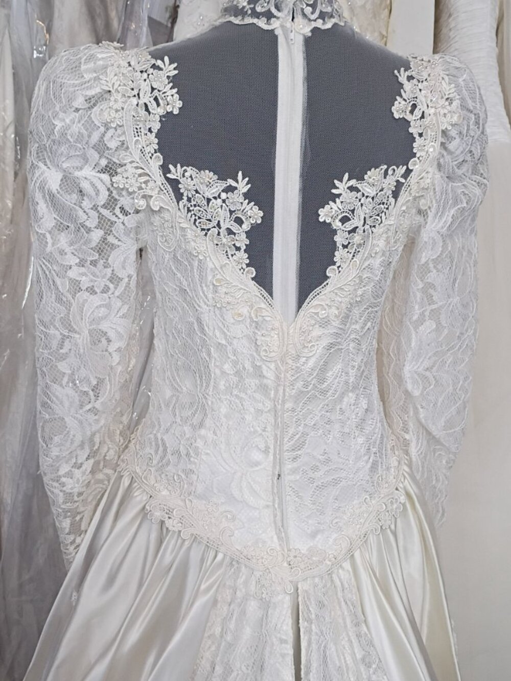Vintage Ivory Silk Satin Lace Wedding Dress Sz 8 - Picture 9 of 11